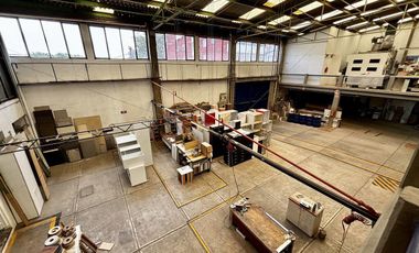 Renta de inmueble comercial e industrial en esquina sobre Av. Constituyentes