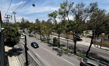 Renta de inmueble comercial e industrial en esquina sobre Av. Constituyentes