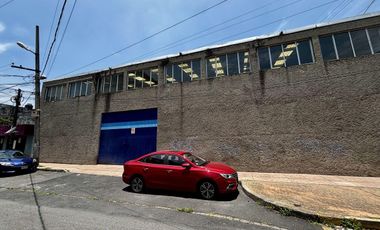 Renta de inmueble comercial e industrial en esquina sobre Av. Constituyentes