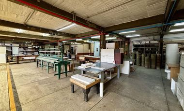 Renta de inmueble comercial e industrial en esquina sobre Av. Constituyentes