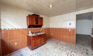 Amplia Casa con local comercial cerca de metro Rio de los Remedios