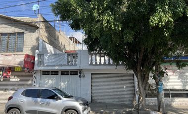 Amplia Casa con local comercial cerca de metro Rio de los Remedios