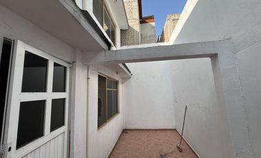 Amplia Casa con local comercial cerca de metro Rio de los Remedios