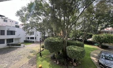 Casa muy iluminada con jardín en precioso condominio con seguridad