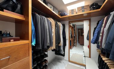 Casa muy iluminada con jardín en precioso condominio con seguridad