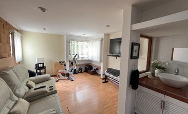 Casa muy iluminada con jardín en precioso condominio con seguridad