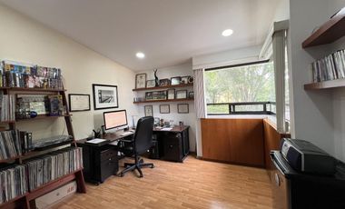 Casa muy iluminada con jardín en precioso condominio con seguridad