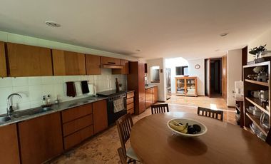 Casa muy iluminada con jardín en precioso condominio con seguridad