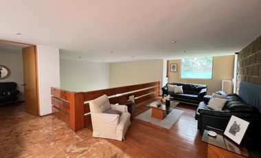 Casa muy iluminada con jardín en precioso condominio con seguridad