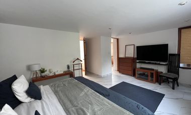 Casa muy iluminada con jardín en precioso condominio con seguridad