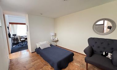 Casa muy iluminada con jardín en precioso condominio con seguridad