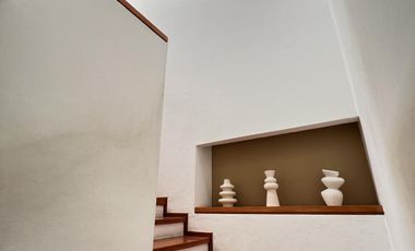 Casa muy iluminada con jardín en precioso condominio con seguridad