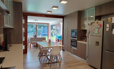 SE ARRIENDA HERMOSA CASA AMOBLADA