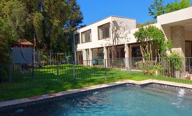 SE ARRIENDA HERMOSA CASA AMOBLADA