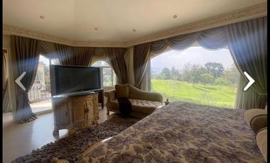 Casa en exclusiva privada dentro de lomas Country Club