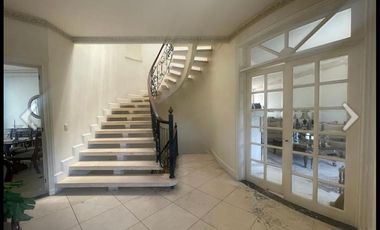 Casa en exclusiva privada dentro de lomas Country Club