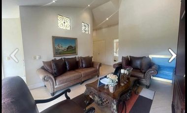 Casa en exclusiva privada dentro de lomas Country Club