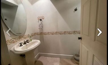 Casa en exclusiva privada dentro de lomas Country Club