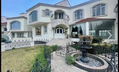 Casa en exclusiva privada dentro de lomas Country Club