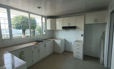 Casa en venta con tres habitaciones y jardín en Tizatlan, Tlaxcala.