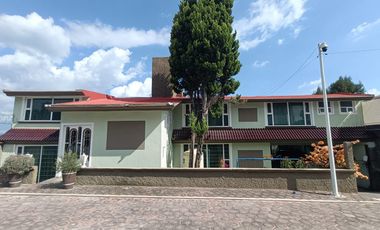 Casa en venta con tres habitaciones y jardín en Tizatlan, Tlaxcala.