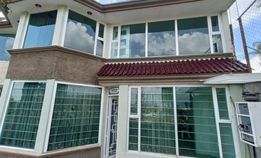 Casa en venta con tres habitaciones y jardín en Tizatlan, Tlaxcala.