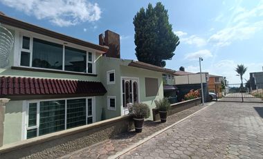 Casa en venta con tres habitaciones y jardín en Tizatlan, Tlaxcala.