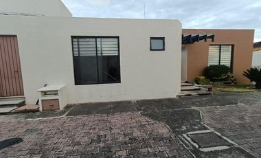 Casa en venta de un nivel con tres habitaciones y jardín en Ixtulco, Tlaxcala.