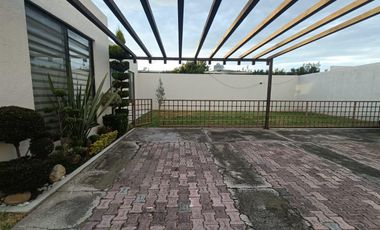 Casa en venta de un nivel con tres habitaciones y jardín en Ixtulco, Tlaxcala.