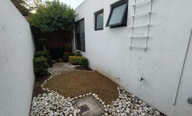 Casa en venta de un nivel con tres habitaciones y jardín en Ixtulco, Tlaxcala.