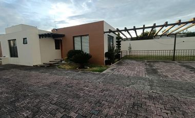 Casa en venta de un nivel con tres habitaciones y jardín en Ixtulco, Tlaxcala.