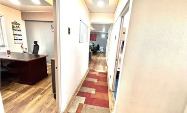 Venta Oficina Centro de Valparaíso 104 mt2 , 4 privados + Planta Libre