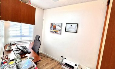 Venta Oficina Centro de Valparaíso 104 mt2 , 4 privados + Planta Libre