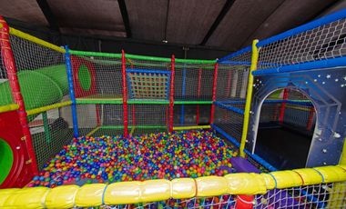 Derecho de llaves Cafetería y Heladería con juegos