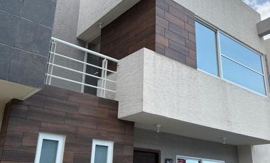 RENTA DE CASA EN RESIDENCIAL ARONA ZINACANTEPEC