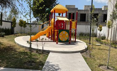 RENTA DE CASA EN RESIDENCIAL ARONA ZINACANTEPEC