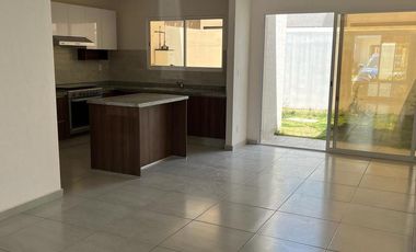 RENTA DE CASA EN RESIDENCIAL ARONA ZINACANTEPEC