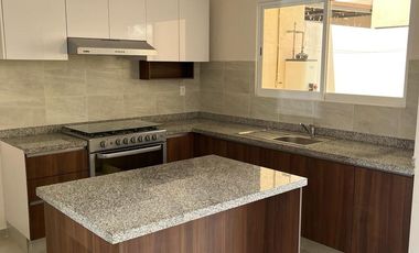 RENTA DE CASA EN RESIDENCIAL ARONA ZINACANTEPEC