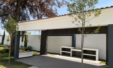 RENTA DE CASA EN RESIDENCIAL ARONA ZINACANTEPEC