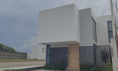 LOMAS DEL DORADO, Casa en VENTA o RENTA frente area verde