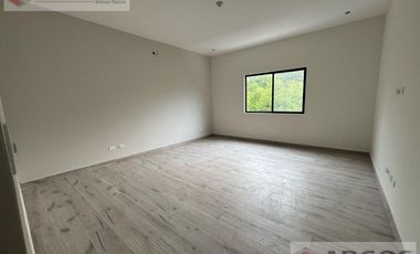 Casa en Fraccionamiento Altares Residencial