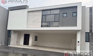 Casa en Fraccionamiento Altares Residencial