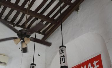 Casa atrás de la iglesia del Centro