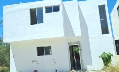 Casa en Venta en Praderas del Mayab de 3 recámaras y Piscina