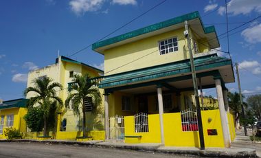 Casa con 4 departamentos en venta