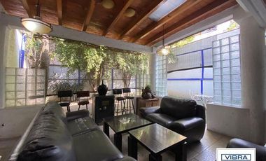 Casa tipo colonial con jardín a la venta en el Centro de Tlalpan