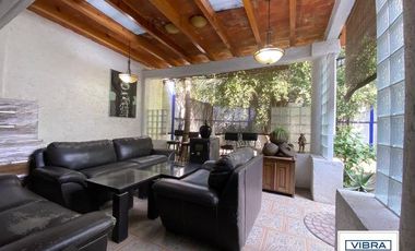Casa tipo colonial con jardín a la venta en el Centro de Tlalpan