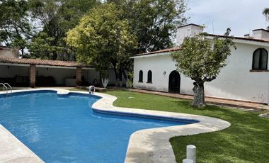OPORTUNIDAD Gran terreno con dos pequeñas casas campiranas-Tonatico