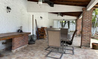 OPORTUNIDAD Gran terreno con dos pequeñas casas campiranas-Tonatico