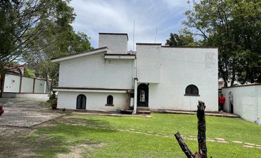OPORTUNIDAD Gran terreno con dos pequeñas casas campiranas-Tonatico